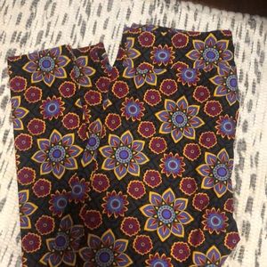LulaRoe leggings size TALL AND CURVY